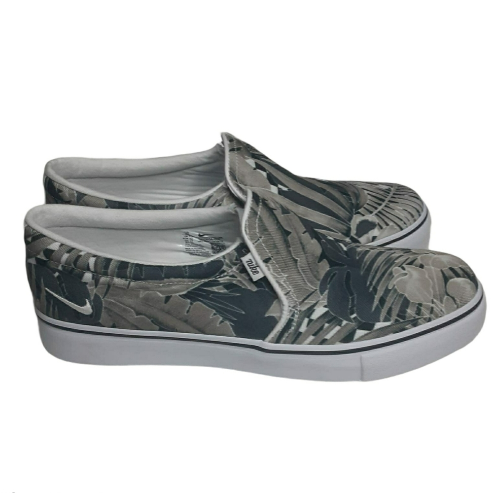 Nike Women's Court Royale Acslpse Slip On.
